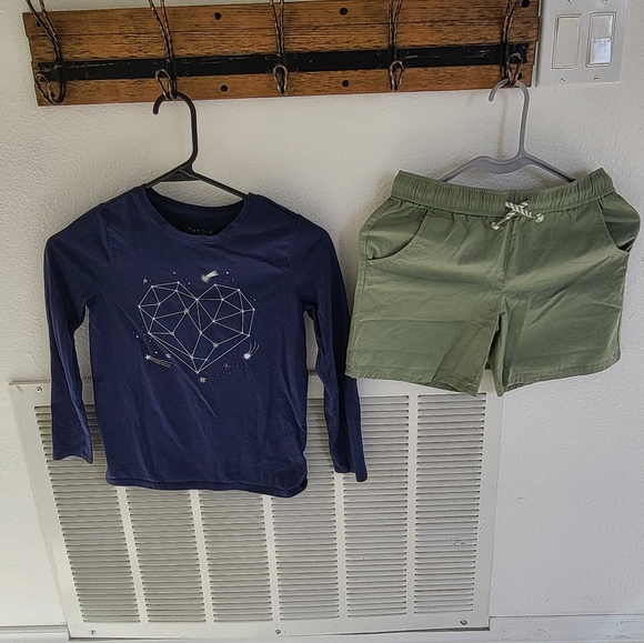 Clothes - Picture 3 of 16